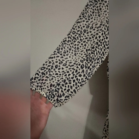 ACCLAIMED black&white cheetah print longsleeve tie front mini dress. Size small - Picture 5 of 10